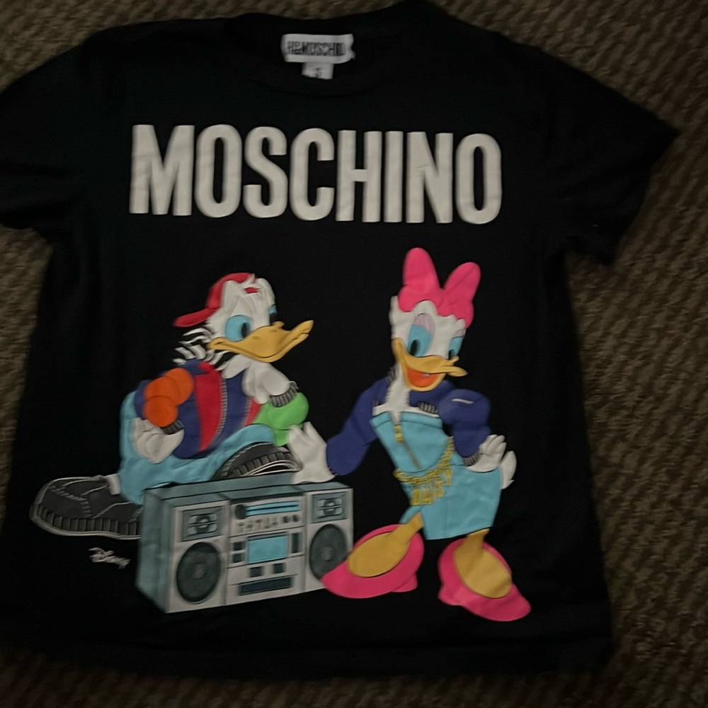 H & Moschino tee size s